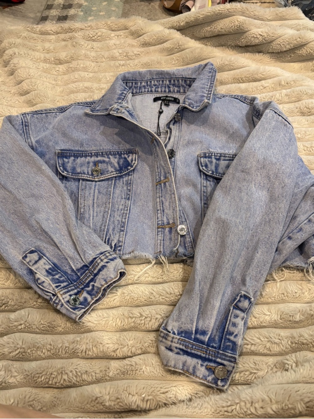 Cropped Light Wash Denim Jacket misguided size 8
